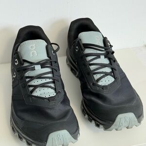 On Cloud Venture Women Running Shoes like New